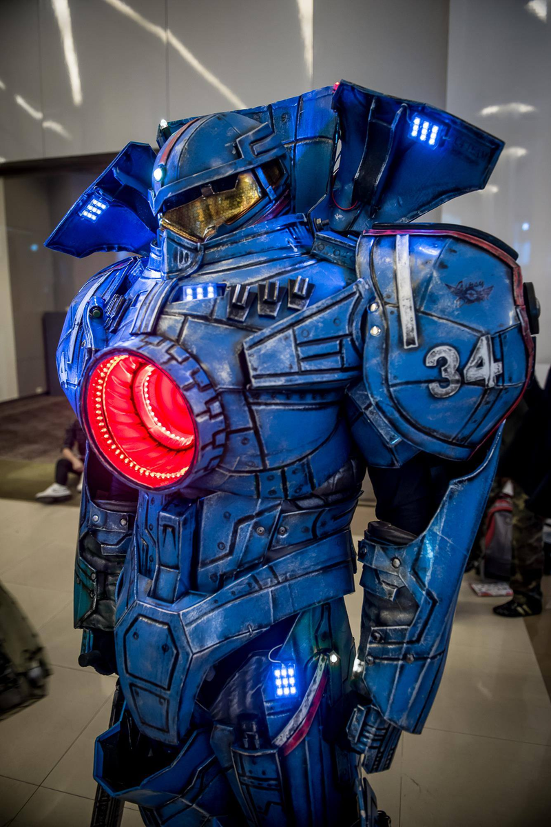 Illustration for article titled Pacific Rim Cosplay Is Suitably Massive